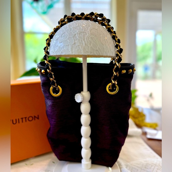 Louis Vuitton RARE Silk Purple Shoulder Bag with Metallic Gold Hardware - Picture 4 of 13